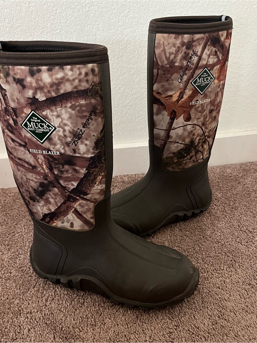 The Muck Boots Women's 7/ Men's 6 Field Blazer Boots